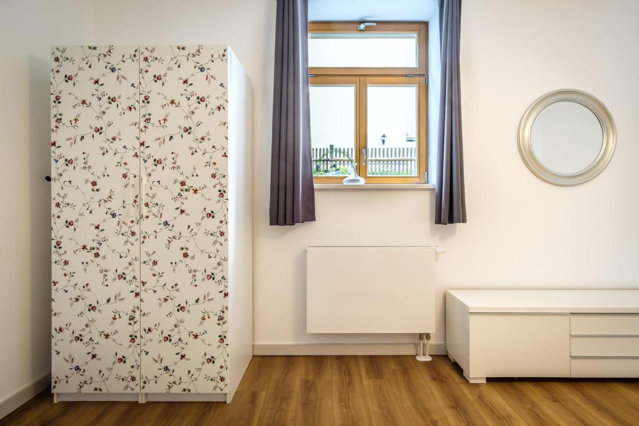 Wunderschoene Wohnung In Sanierter Villa! Incl Wifi Dresden Buitenkant foto
